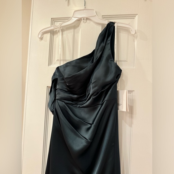 Watters Bridesmaid Dress, Evergreen Size XS - Picture 2 of 7